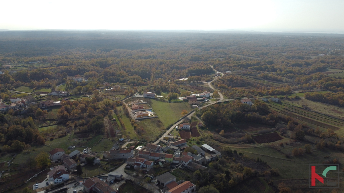Istria - Svetvincenat, terreno 5700m2 in una posizione tranquilla
